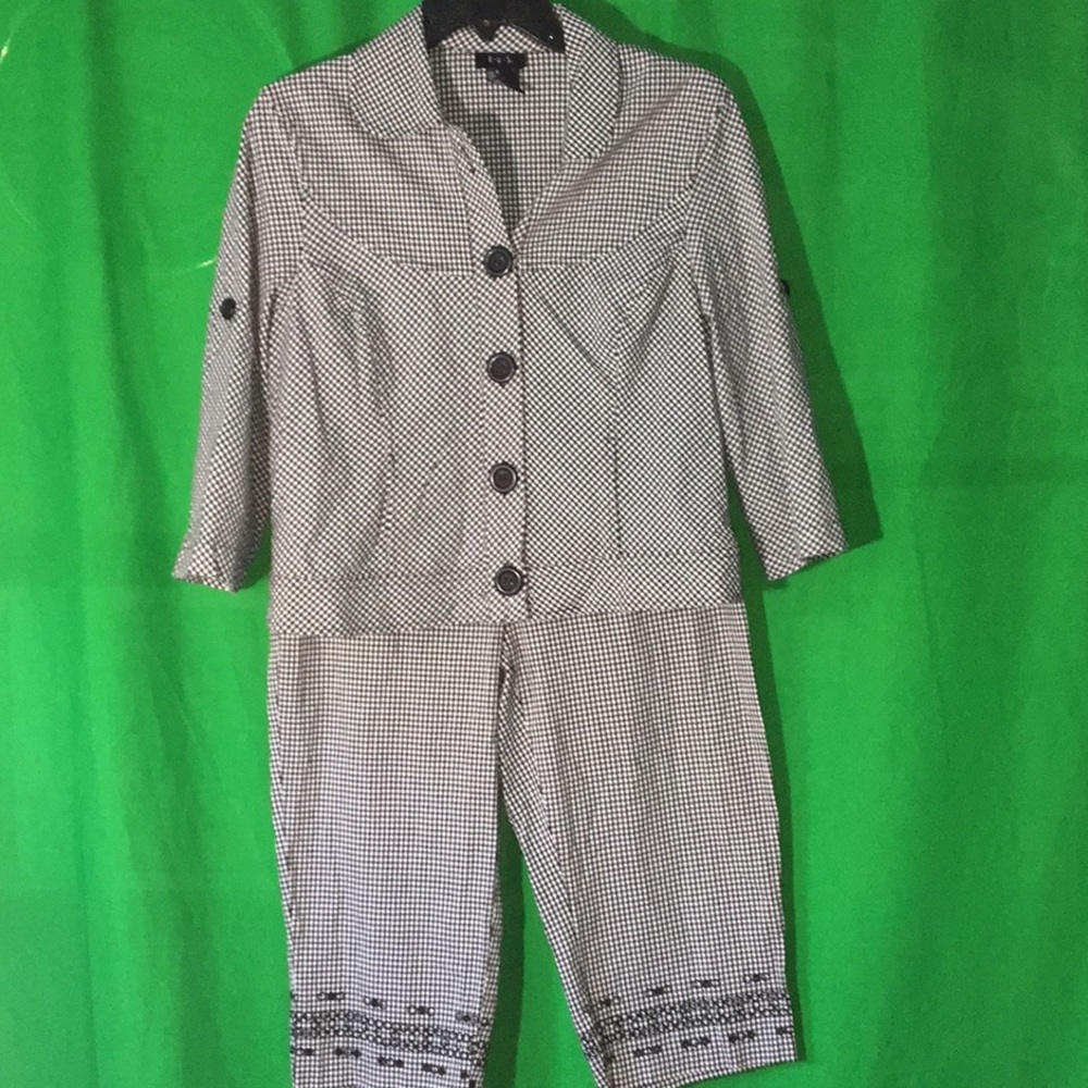 RQT Black & White checkered Jacket and Capri S